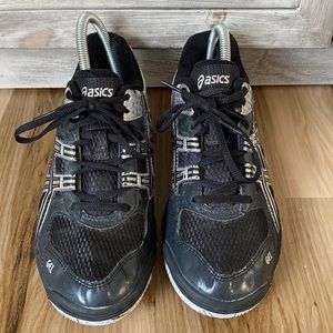 Black and grey ASICS running shoe size US 9